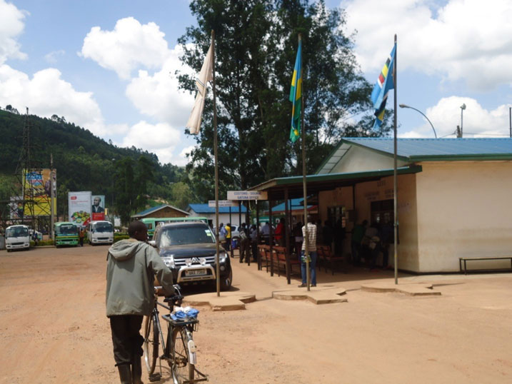 Kuba ku mupaka wa Gatuna hanyura abantu benshi ngo byongera ibishuko byagusha abahaturiye mu busambanyi.