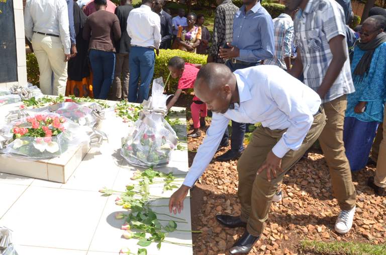 Ku rwibutso rwa jenoside rwa Kabutare, ahanditse amazina 21 y