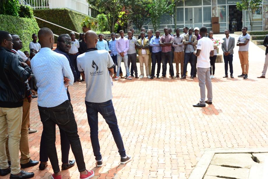 Ku rwibutso rwa Kigali babanje gusobanurirwa ibyerekeranye na rwo mbere yo kuhasura