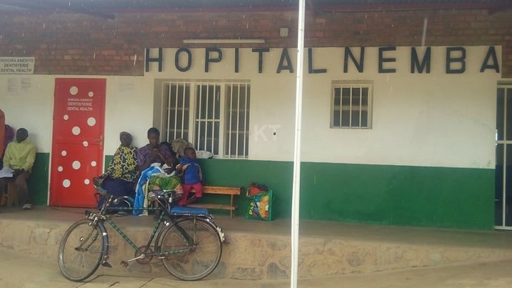 Kuba abaganga bo ku bitaro bya Nemba bamaze amezi abiri badahembwa ngo bishobora kugira ingaruka mu kazi kabo.
