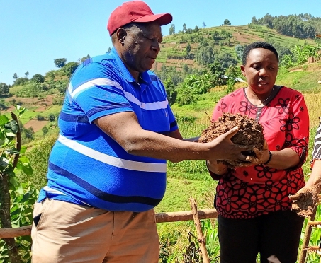 Senateri Habineza Faustin na Meya Uwanyirigira bifatanyije n