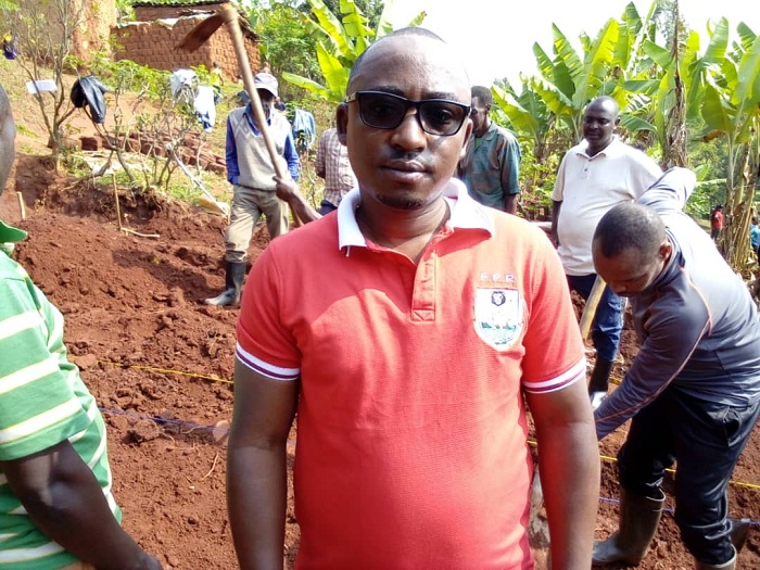 Nshimiyimana avuga ko mu kwezi kumwe inzu 19 zizaba zamaze gusakarwa