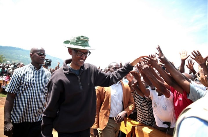Nyuma yo gukora umuganda, umukuru w'igihugu yafashe umwanya wo kuganira n'abaturage.