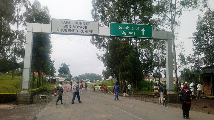 Abaturage basabwa kwerekana indangamuntu gusa kugira ngo bambuke bajye muri Uganda.