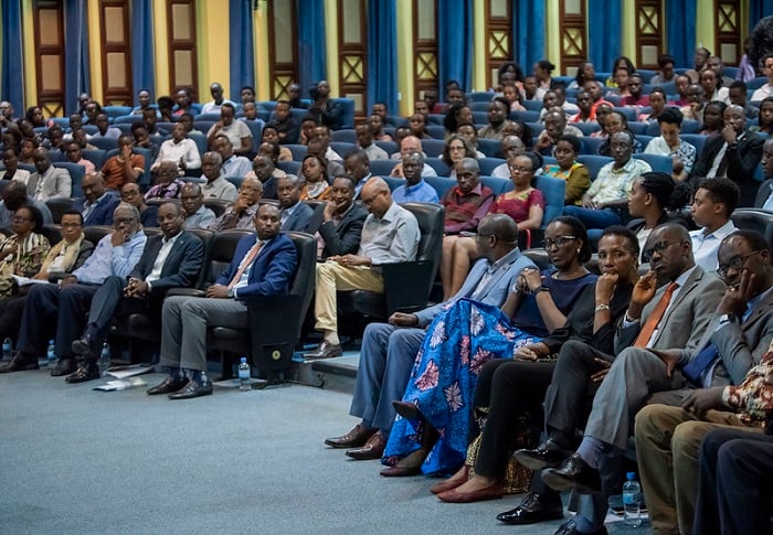 Kumurika igitabo byitabiriwe n'abantu benshi, barimo na Madame Jeannette Kagame