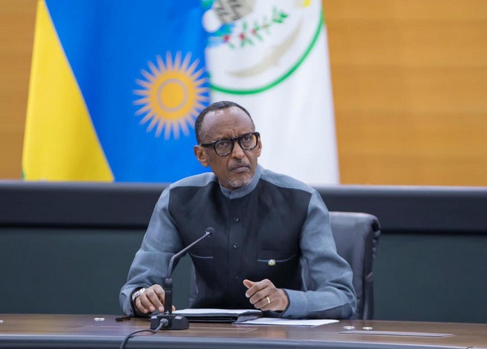 Ubwo Perezida Kagame yakiraga indahiro z'abo bayobozi