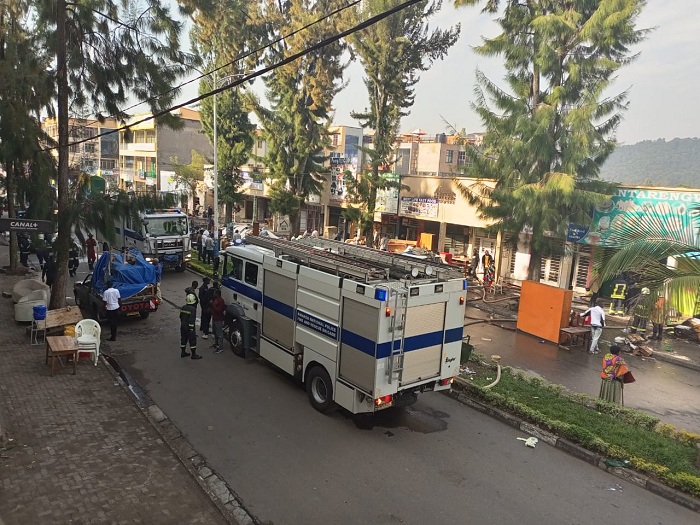 Kizimyamoto za Polisi nizo zifashishijwe mu kuzimya iyi nkongi y'umuriro