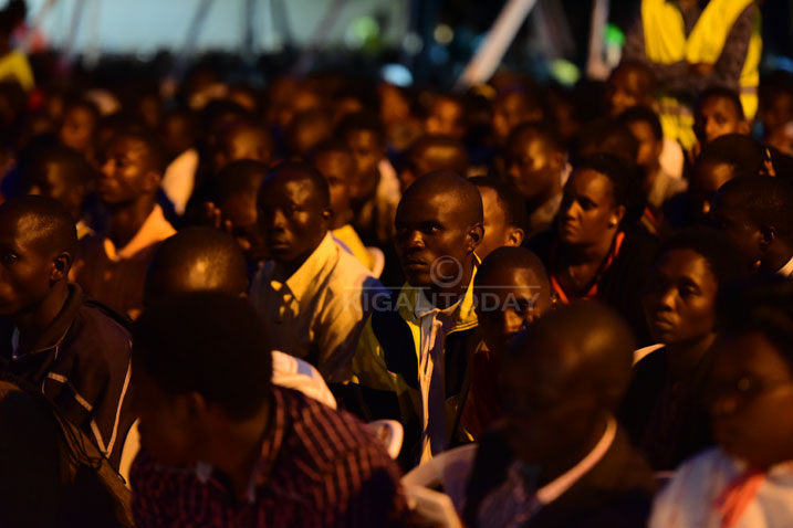 Bamwe mu bitabiriye umuhango wo kwibuka Abatutsi bagera ku bihumbi 11 bishwe muri Jenoside yakorewe Abatutsi, bashyinguye mu Rwibutso rwa Nyanza ya Kicukiro