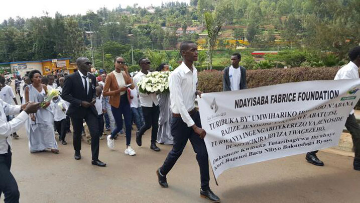 Bakoze urugendo rwo kwibuka abana bazize Jenoside yakorewe Abatutsi 