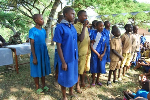 Abana bamaganye Jenoside yakorewe bagenzi babo babinyijije mu ndirimbo.