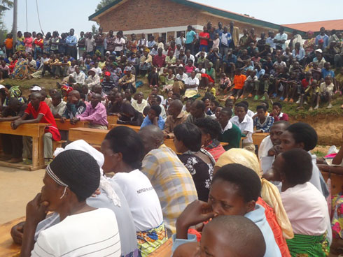 Abaturage bo mu murenge wa Gihombo bari baje kwibuka.