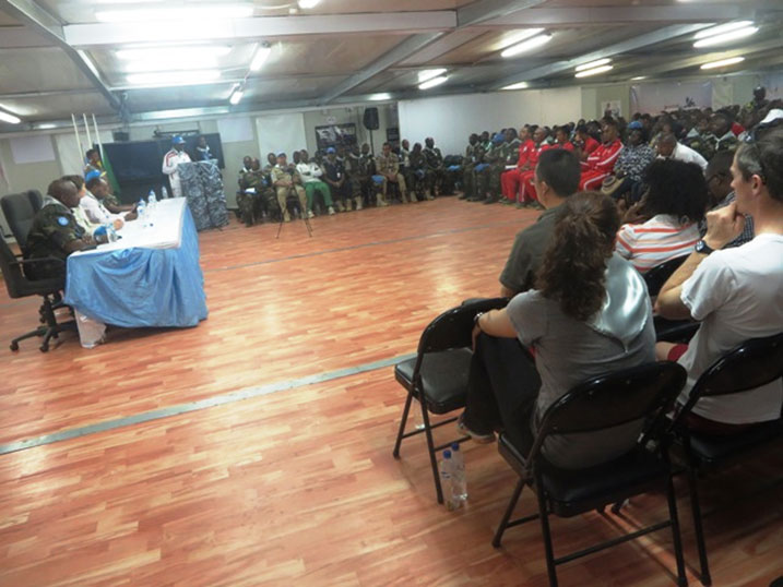 Abanyamahanga bari mu butumwa bw'amahoro bifatanyije n'abanyarwanda mu bikorwa byo kwibuka ku nshuro ya 21 Jenoside yakorewe abatutsi. 