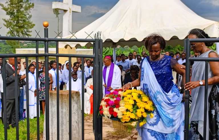 Louise Mushikiwabo na we yifatanyije na Kiliziya Gatolika mu kuwibuka Musenyeri Kagame