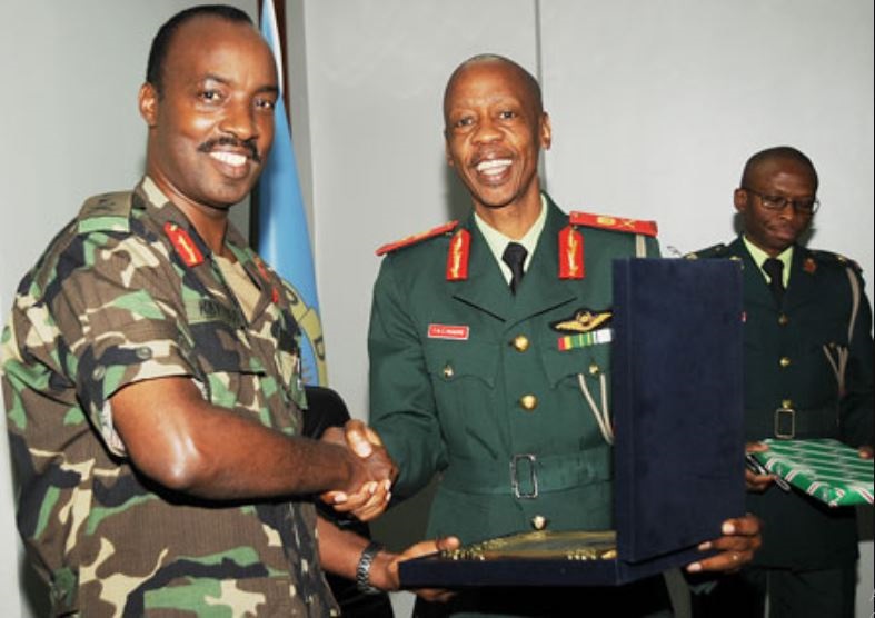Le lieutenant Fen (à la retraite) Charles Kayonga reste à la tête du RDF