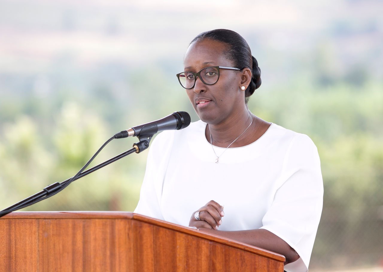 Madame Jeannette Kagame ageza ijambo ku bitabiriye ibiroro by'isabukuru y'imyaka 25 Pro-Femmes Twese Hamwe imaze ishinzwe.