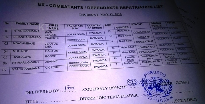 Uru rutonde ruragaragaza Maj. Ntagisanimana n'abandi bahoze ari abarwanyi ba FDLR batahanye na we.