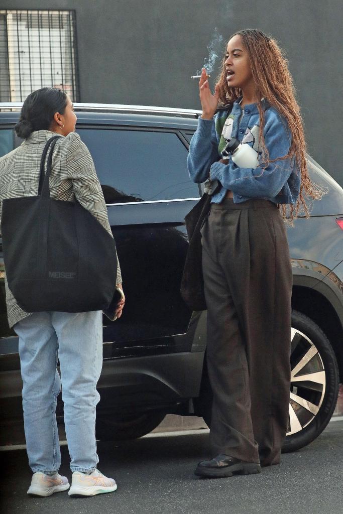 Malia Obama yafotowe ari kumwe n'inshuti ze