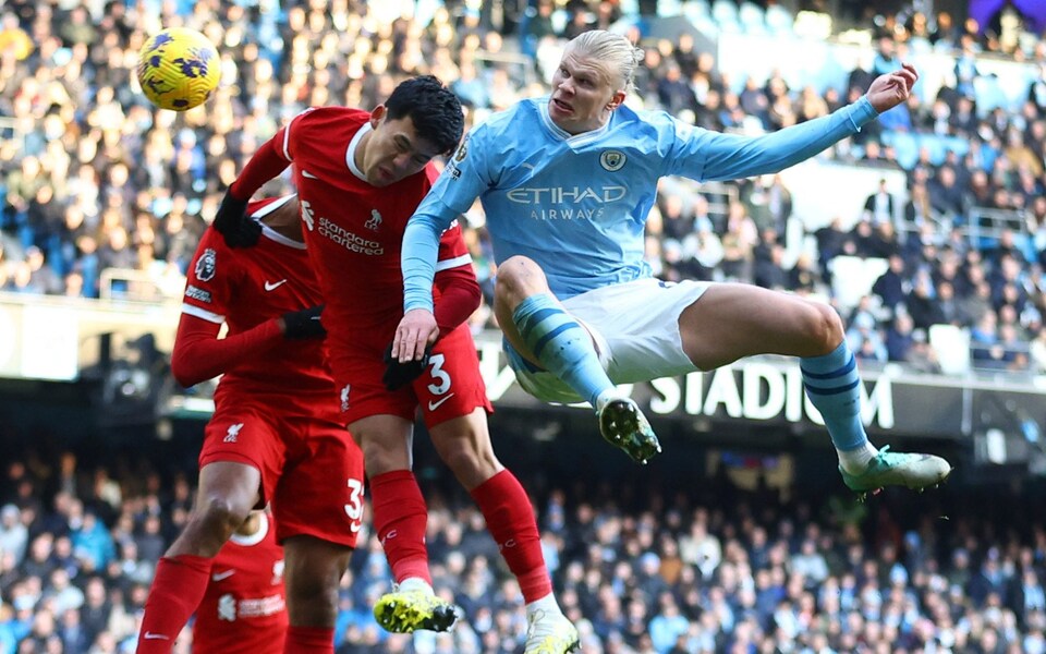 Manchester City yanganyije na Liverpool zikomeza kuyobora shampiyona y'u Bwongereza zitegereje ibiva mu mukino wa Arsenal iziri inyuma