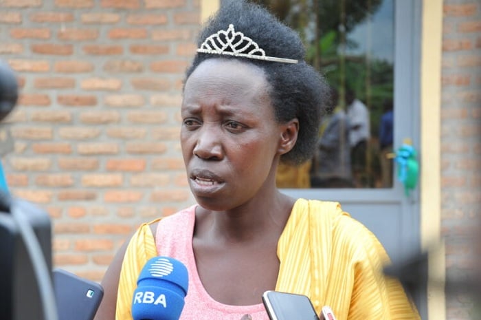 Mukancogoza Esperance warokoye umuryango w