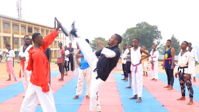 Master Habimana Jean Claude ubwo bari mu myitozo yitegura Bye Bye Vacance