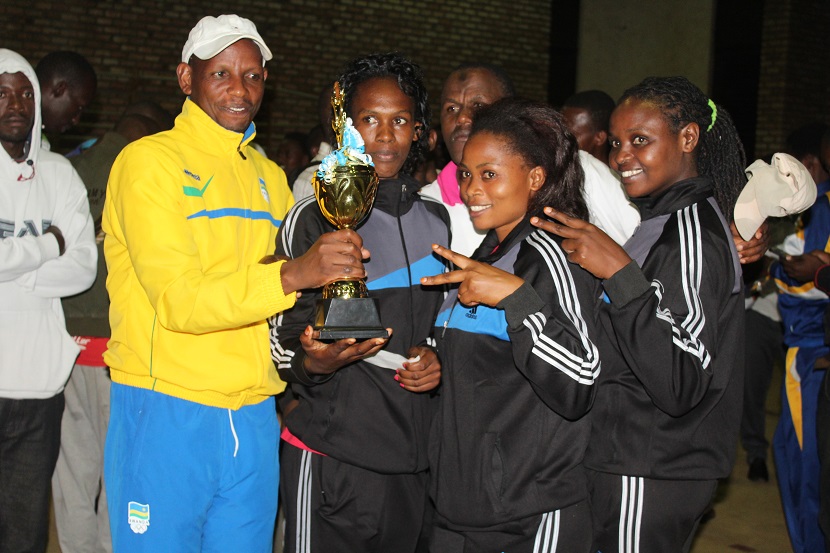 Masumbuko Jean de Dieu ubu ni umutoza wa Rwanda Revenue, aratwara ibikombe umunsi ku wundi