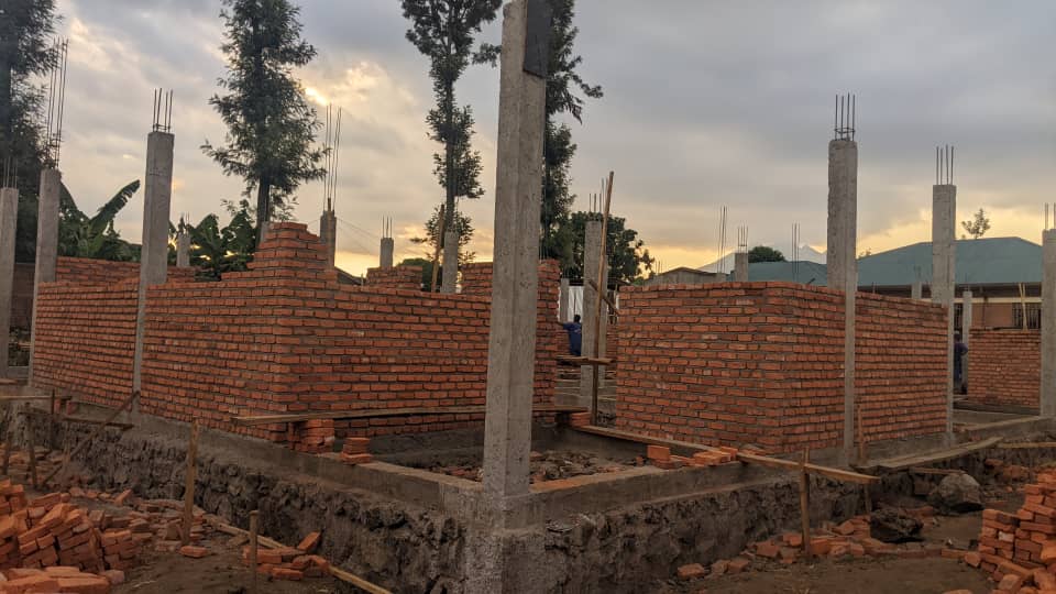 Maternité iri kubakwa ku Kigo nderabuzima cya Karwasa, yitezweho korohereza ababyeyi kubyarira hafi