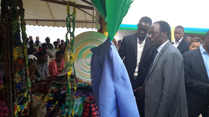 Mayor Ndayisaba yasuye standi za bimwe mu bikorwa by