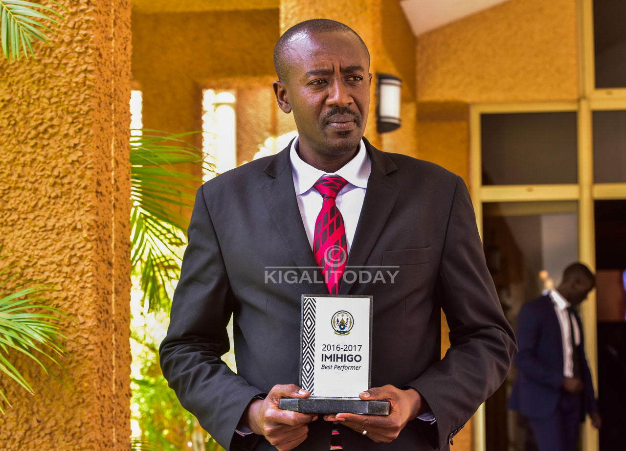 Mayor wa Rwamagana wahize bagenzi be Mu Mihigo