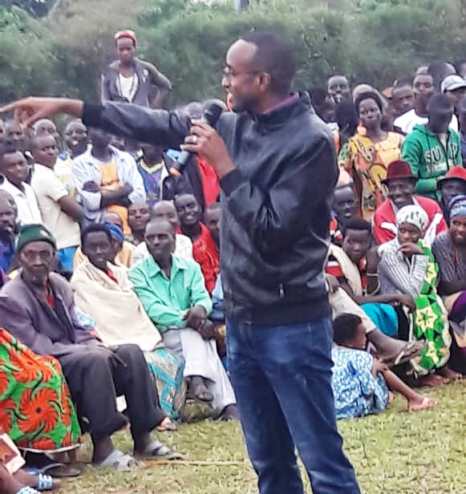 Mayor Mutabazi afata umwanya akajya gusura umurenge akaganira n