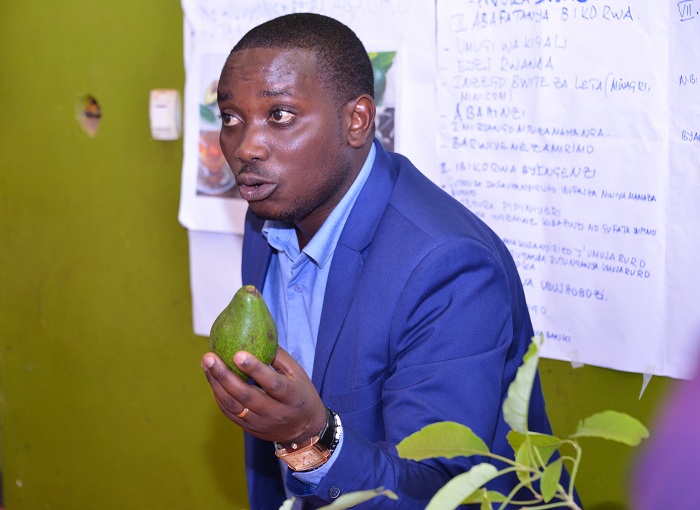 Mbarimombazi Aimable Wilson umwe mu bakoze umushinga Avoka Iwacu, bagahembwa miliyoni eshatu, yasobanuye akamaro k'uwo mushinga