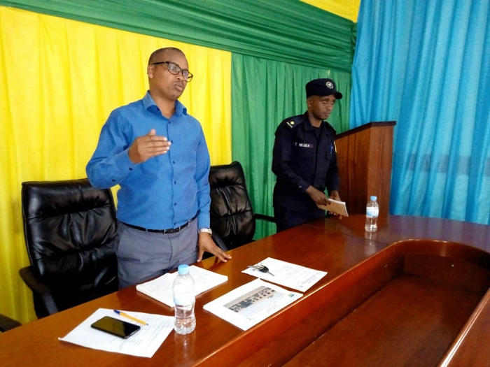 Mbasha avuga ko ababyeyi bazarushaho kuganirizwa ku kurwanya amacakubi mu rubyiruko