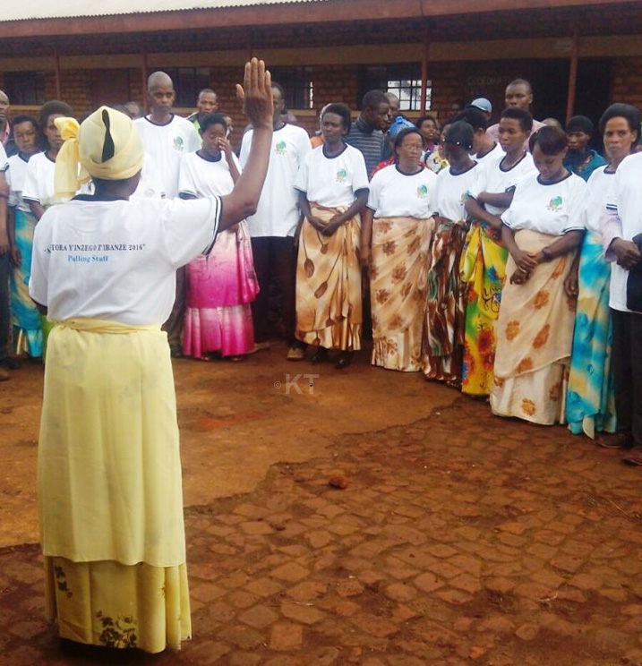 Mbere y'ibikorwa by'amatora abakora mu byumba babanje kurahira