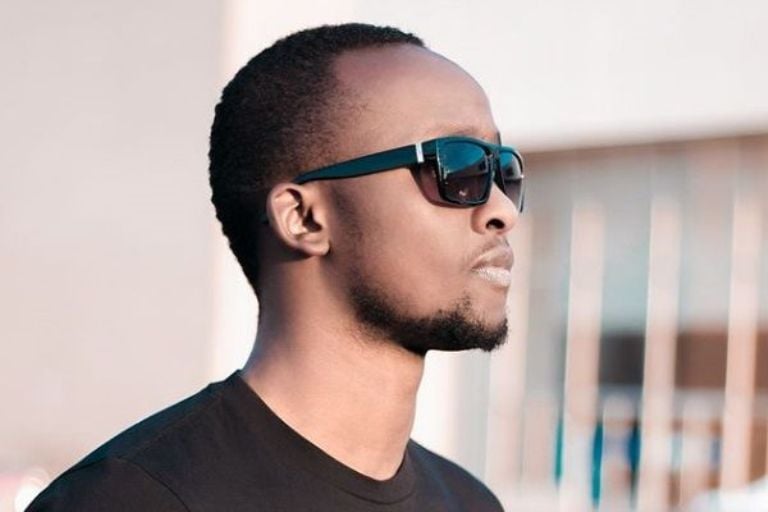 Meddy nawe ari mu byamamare byo mu Rwanda bikunze kwambara amadarubindi arinda izuba (Photo Internet)