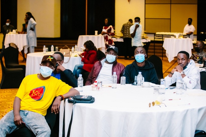Abanyamakuru n'abandi bitabiriye icyo kiganiro