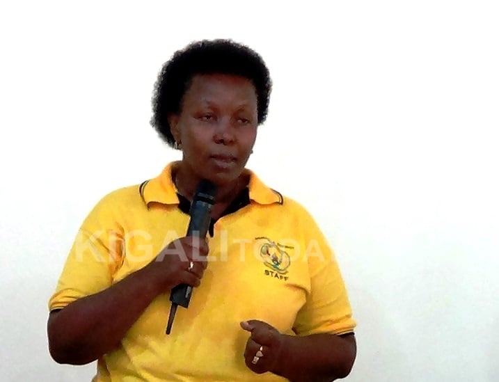 Mutakwasuku agira inama abakozi kujya bakora akazi ariko nabo bakiyibuka.