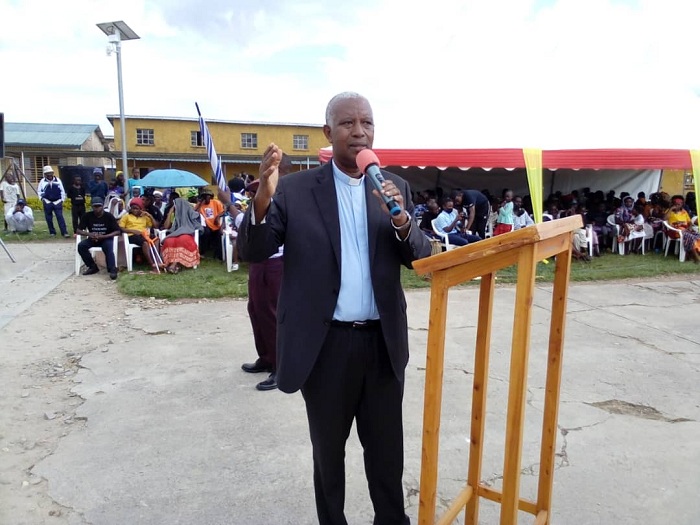 Musenyeri Rutaganda asaba abafite ubumuga kwigirira icyizere