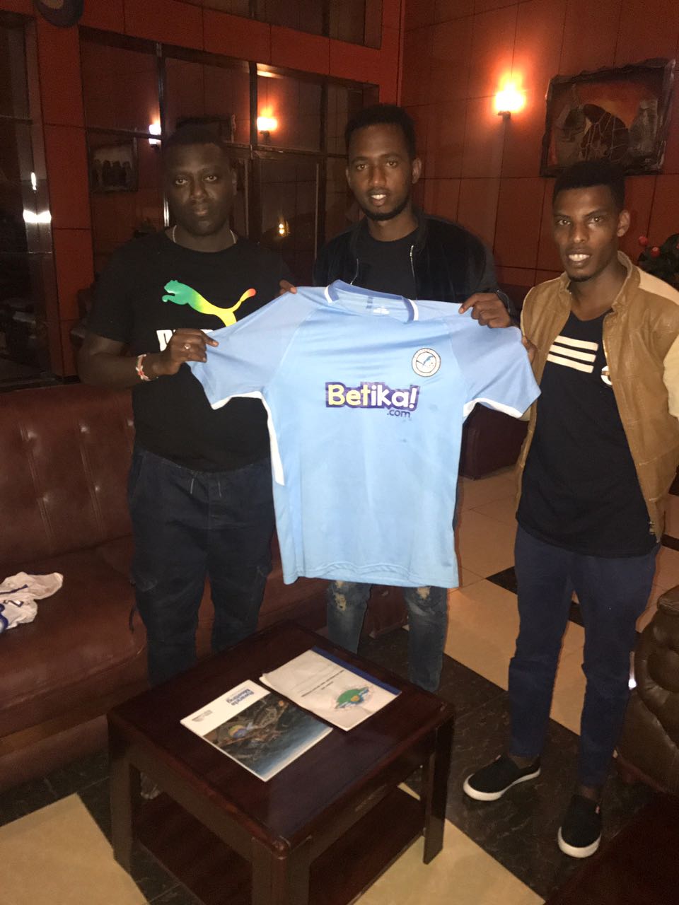 Mico Justin ahabwa umwambaro w'ikipe ya Sofapaka