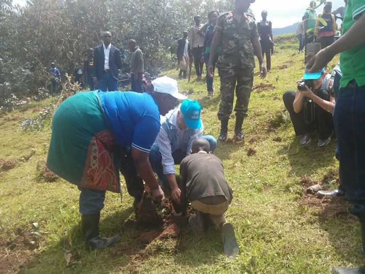 Hatangijwe umuganda mu nkambi zo mu Rwanda.