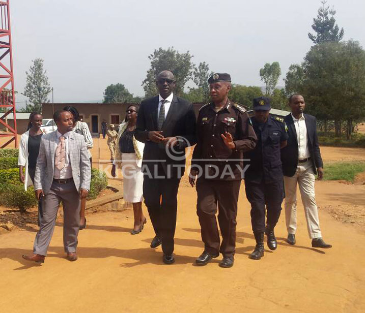 Minisitiri busingye yatemberejwe muri iyi gereza yerekwa ibikorerwamo
