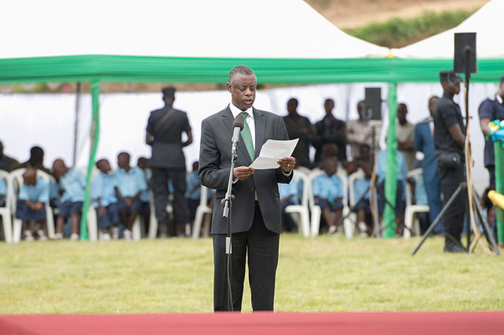 Minisitiri w'Ingabo z'u Rwanda, Gen Games Kabarebe ageza ijambo ku bitabiriye ibirori byo kwibohora.