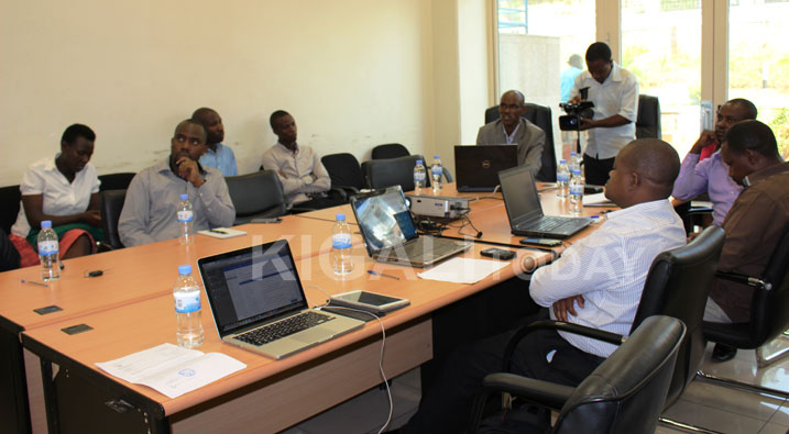 Rwanda Cleaner Production Center muri gahunda yo kwigisha abakozi mu nzego zitandukanye, aha bakaba bigishaga aba Ministeri y