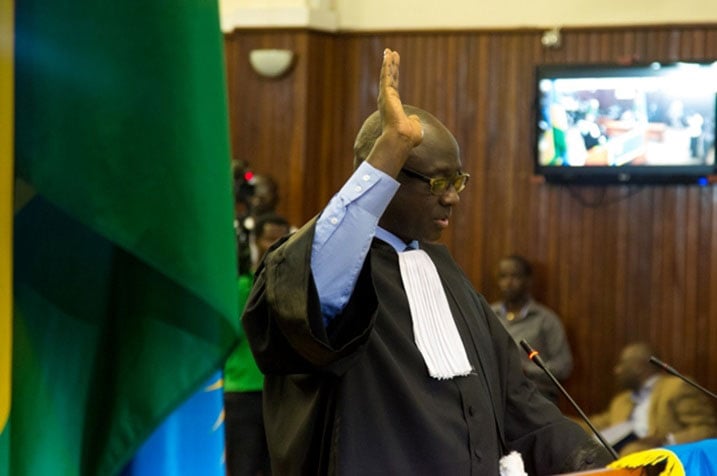 Minisitiri Busingye ni umwe mu barahiriye gukora umwuga w'ubwavoka (Photo:TNT).