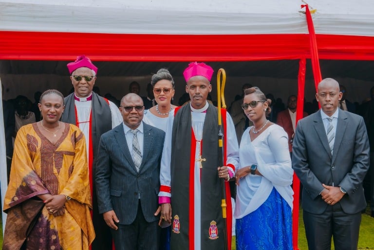 Minisitiri w'Ubutegetsi bw'Igihugu, Jean Claude Musabyimana na Guverineri w'Intara y'Amajyepfo, Alice Kayitesi, na bo bitabiriye iyimikwa rya Musenyeri Nshimiyimana