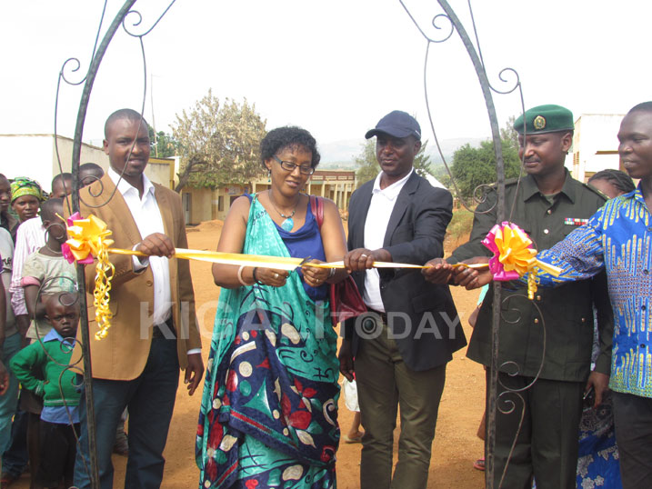 Minisitiri Stella Ford Mugabo afungura ku mugaragaro uwo muhanda ku munsi wo kwibohora yizeje abaturage ko ibyiza bikiri imbere.