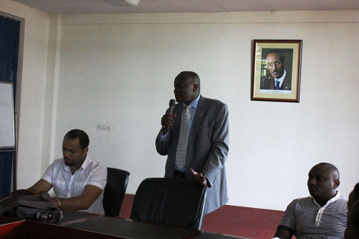 Minisitiri Habineza yijeje abakora sinema nyarwanda ko minisiteri ayoboye izakomeza kubaba hafi.