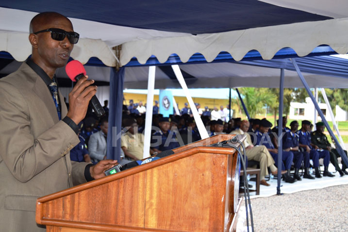 Minisitiri Harerimana yasabye abapolisi bashya kubahiriza ubunyamwuga.