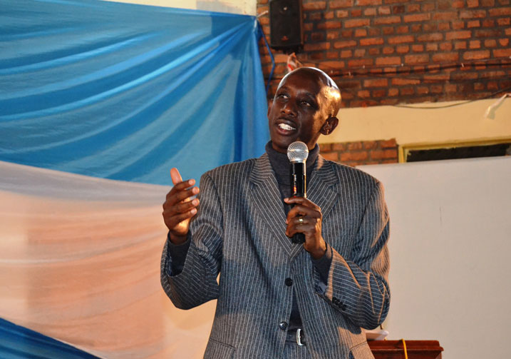 Minisitiri Kaboneka asaba abayobozi bo mu majyaruguru gufatira urugero kuri Perezida Kagame.