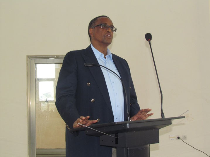 Minisitiri Lwakabamba yavuze ko bishoboka ko abanyeshuri bigaga ishuri rikuru rya Kavumu bakwimurirwa i Rukara mu kwezi kwa 12.