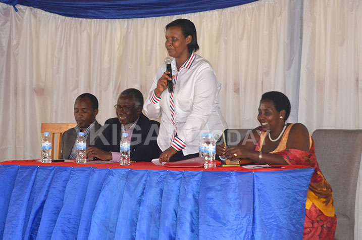 Minisitiri Gasinzigwa na batatu mu bagize inteko ishinga amategeko bitabiriye imurikabikorwa ry'abagore b'i Kayonza.