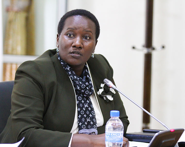 Minisitiri Uwacu asanga ari "urugamba rw